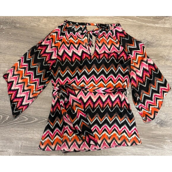 Bebe Boho Chic Tunic Blouse M Bell Sleeve Cold Shoulder Zigzag Chain Fringe Belt - Picture 2 of 9